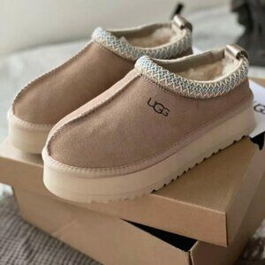 Women's Tan and Cream Slippers